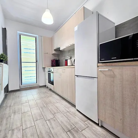 Apartment Lady Sea Endless Summer - Alezzi