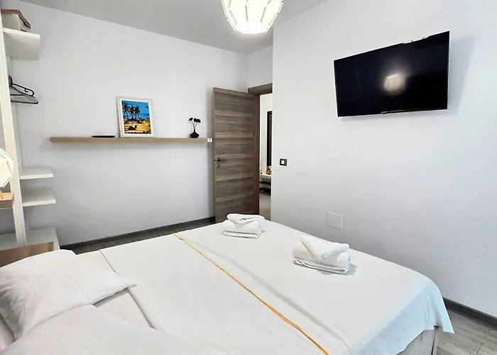 Apartment Lady Sea Endless Summer - Alezzi